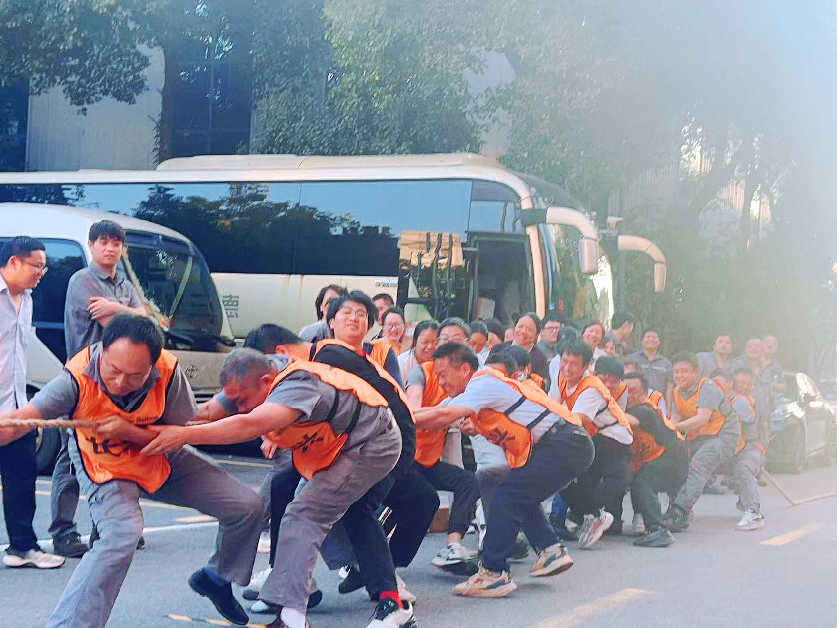 ȼ����������com�ܲ�԰����Ů�����������ۣ��������������ⳡ�κӽ���ҳ��䶨